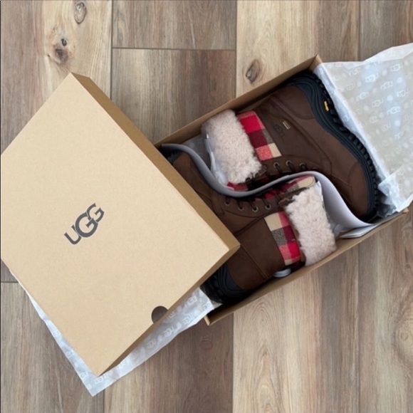 🍁UGG🍁 ADIRONDACK BOOT II PLAID WATER PROOF - Picture 10 of 15